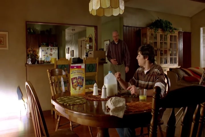 Morning.
SKYLER: Morning, Honey.
Morning.
SKYLER: Morning, Honey.