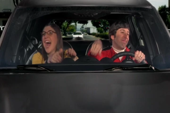 ♪ They're coming
to America ♪
